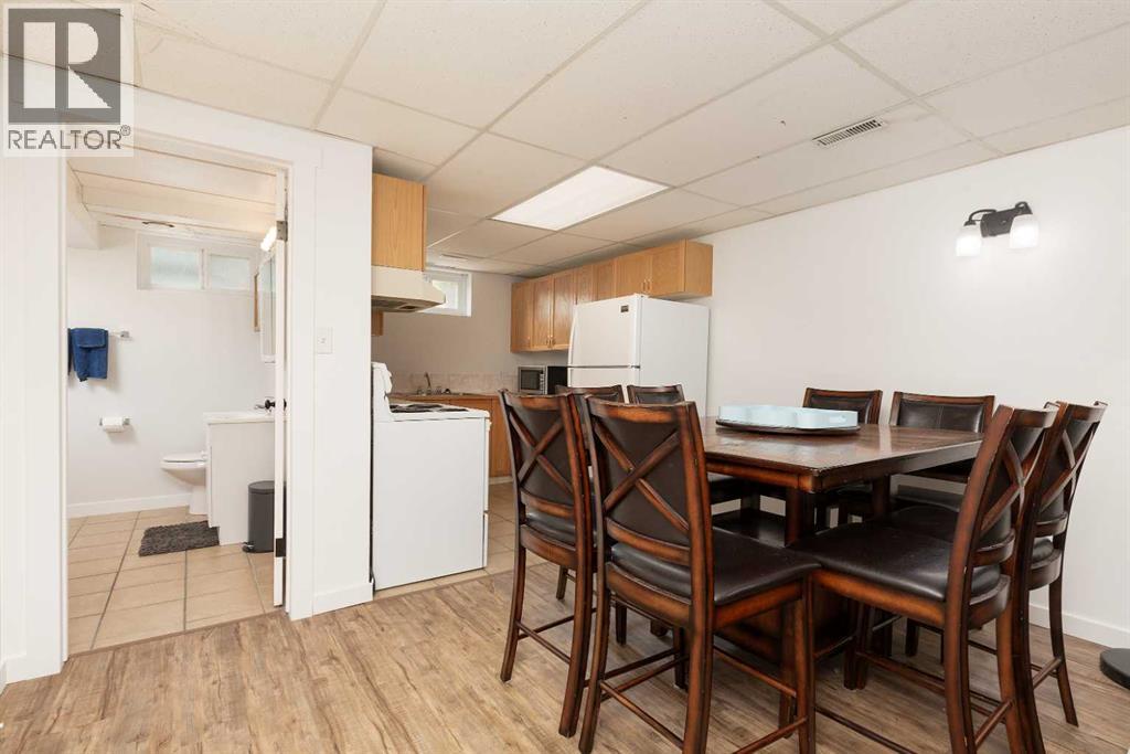 2110 36 Street S - 21
