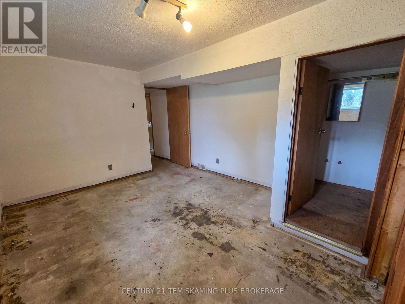 51 THIRD AVENUE - Image 23