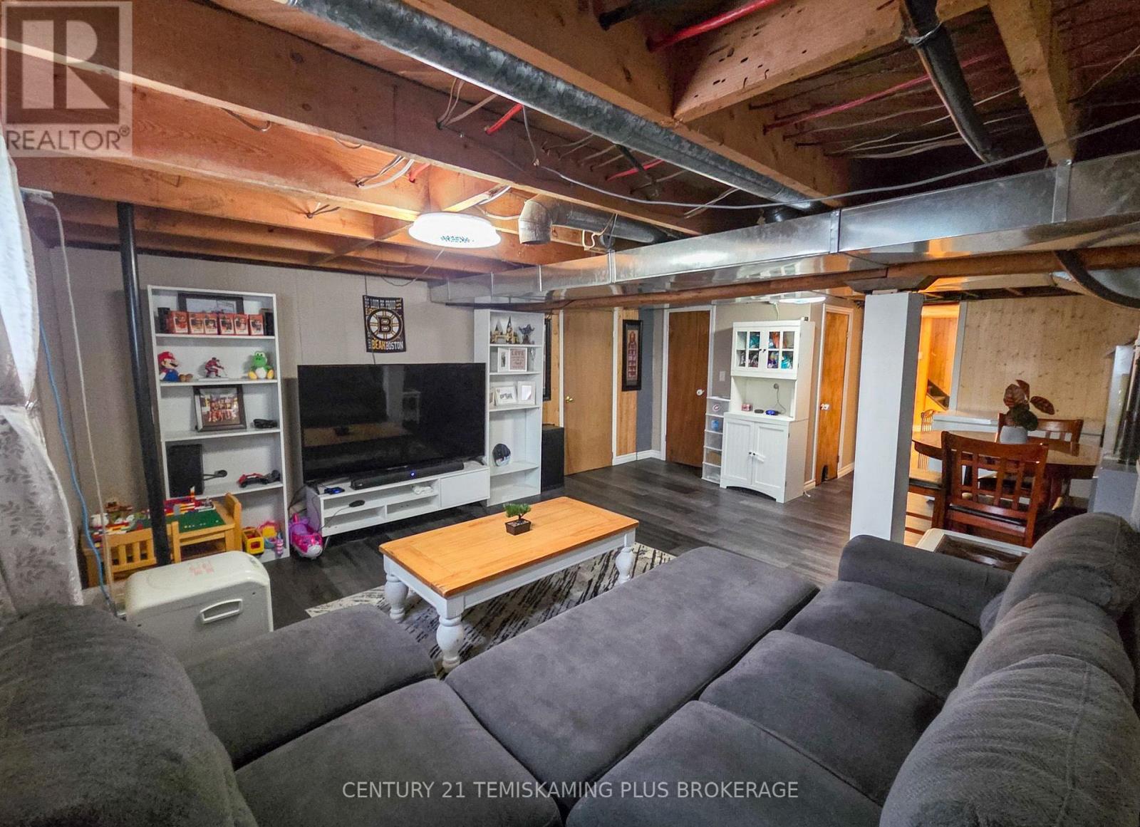 112 4TH AVENUE - Image 33