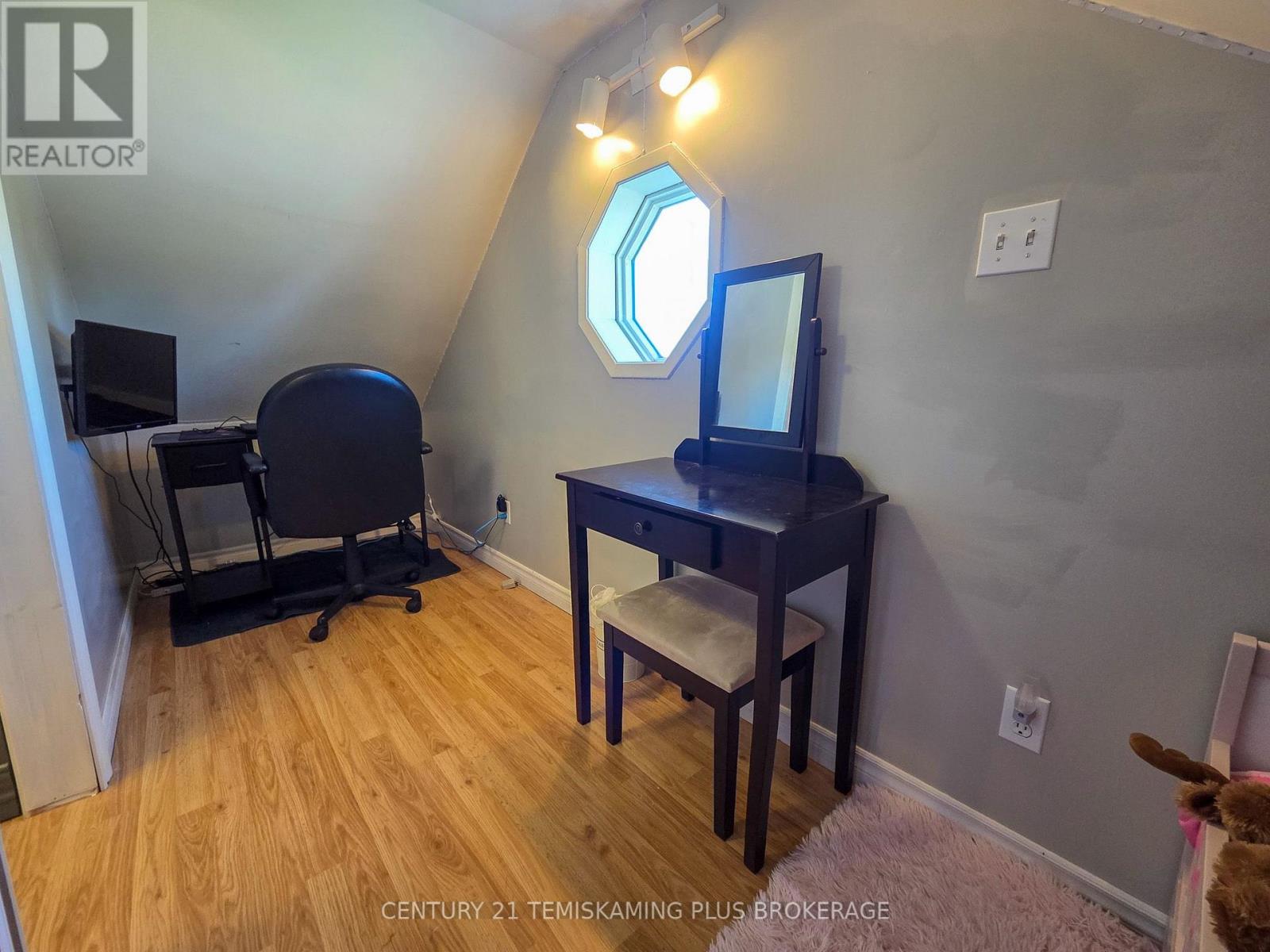 112 4TH AVENUE - Image 25