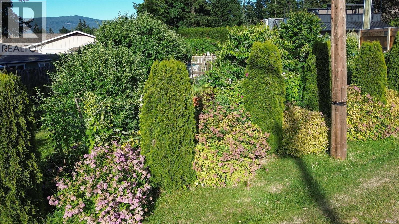 1591 Cowichan Bay Rd - Image 25