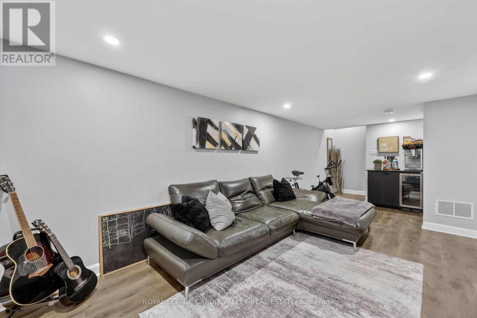 185 BARTLEY BULL PARKWAY - 32