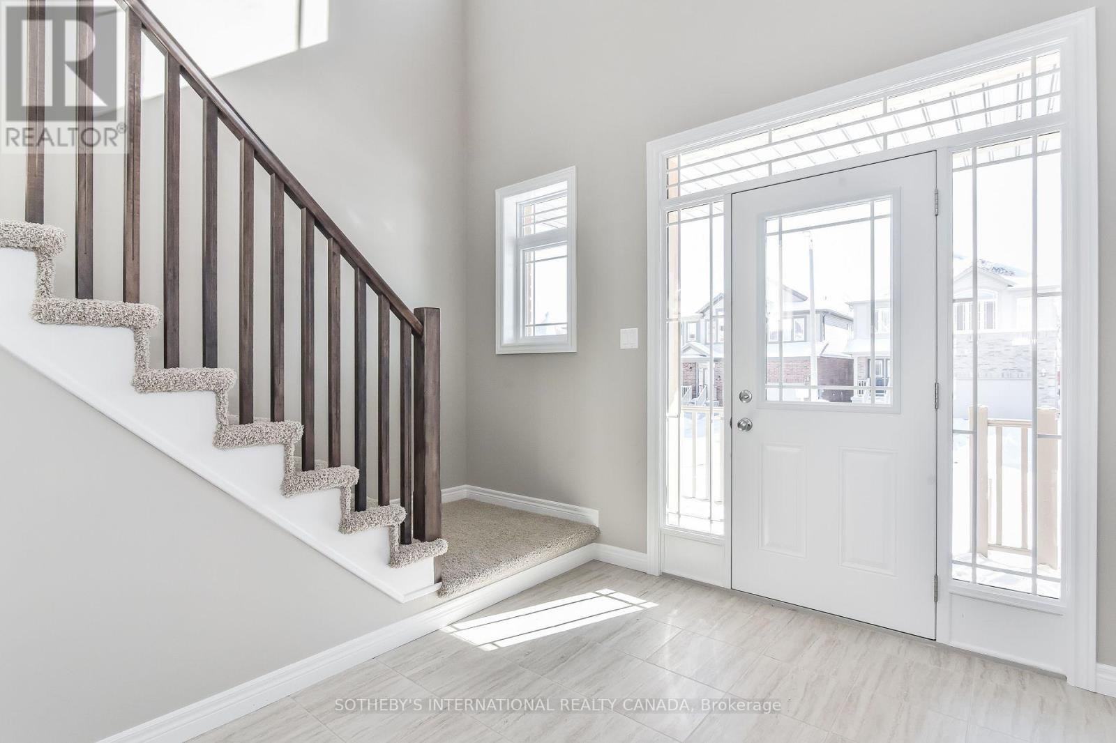 529 ANTON CRESCENT — photo 2