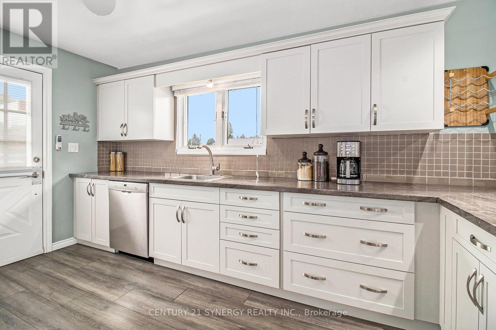 92 JASPER AVENUE - Image 4