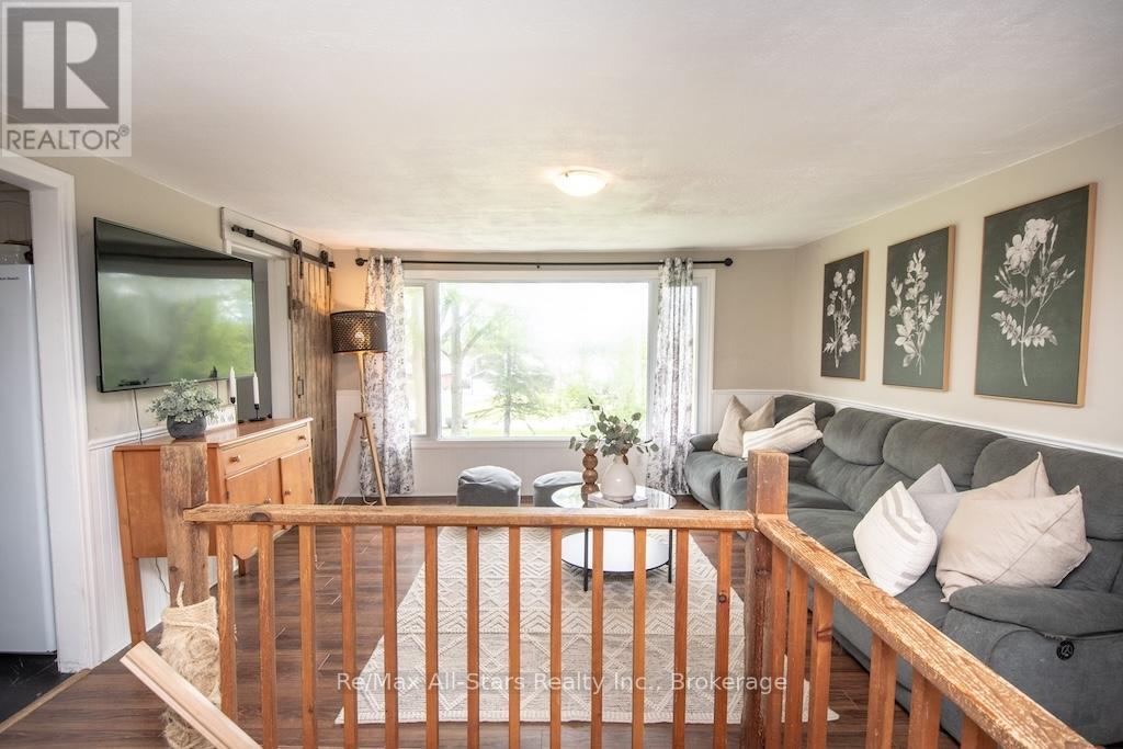 9 RIVERSIDE DRIVE - 9