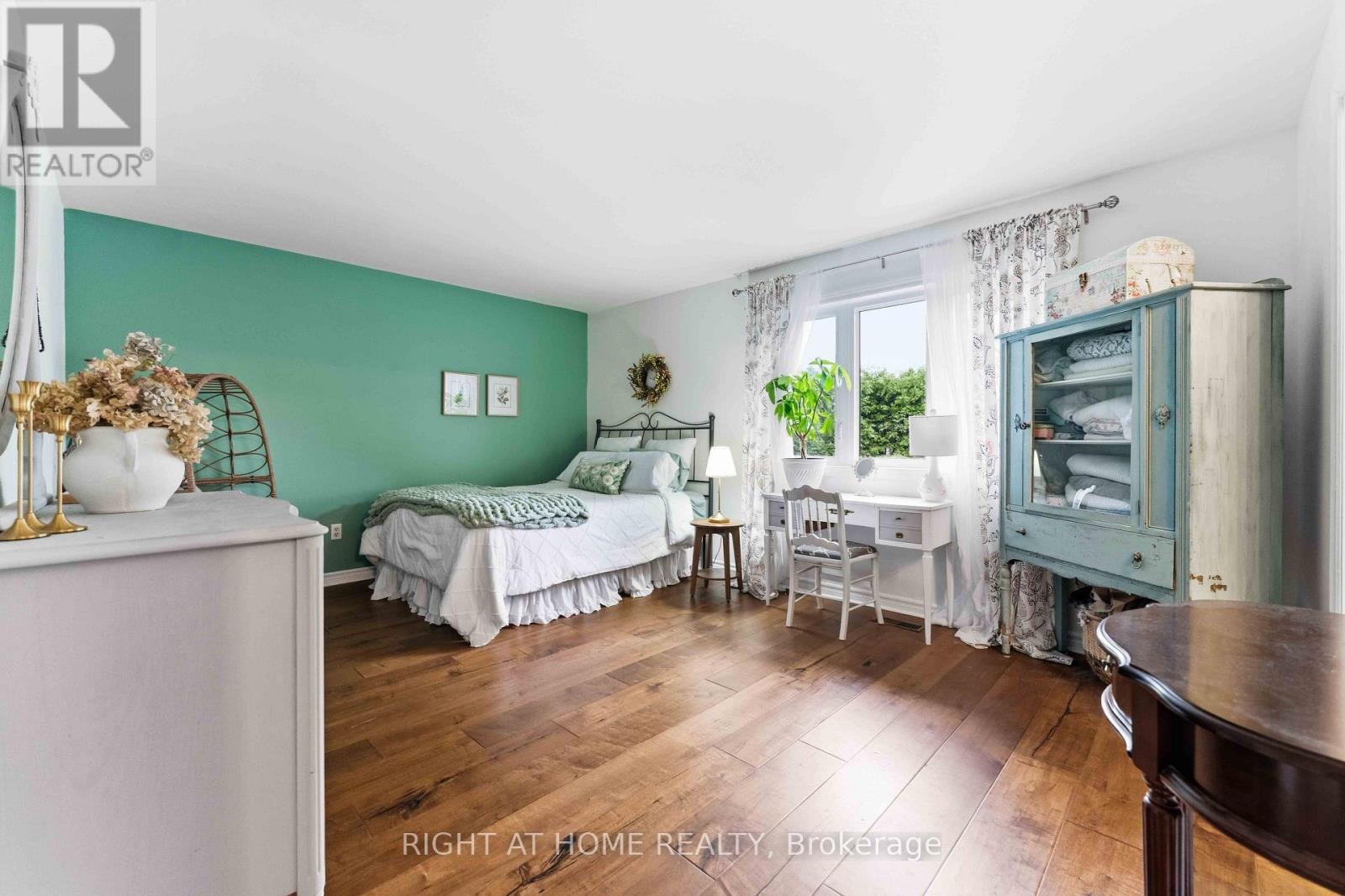 25 WATERTON CRESCENT - 22