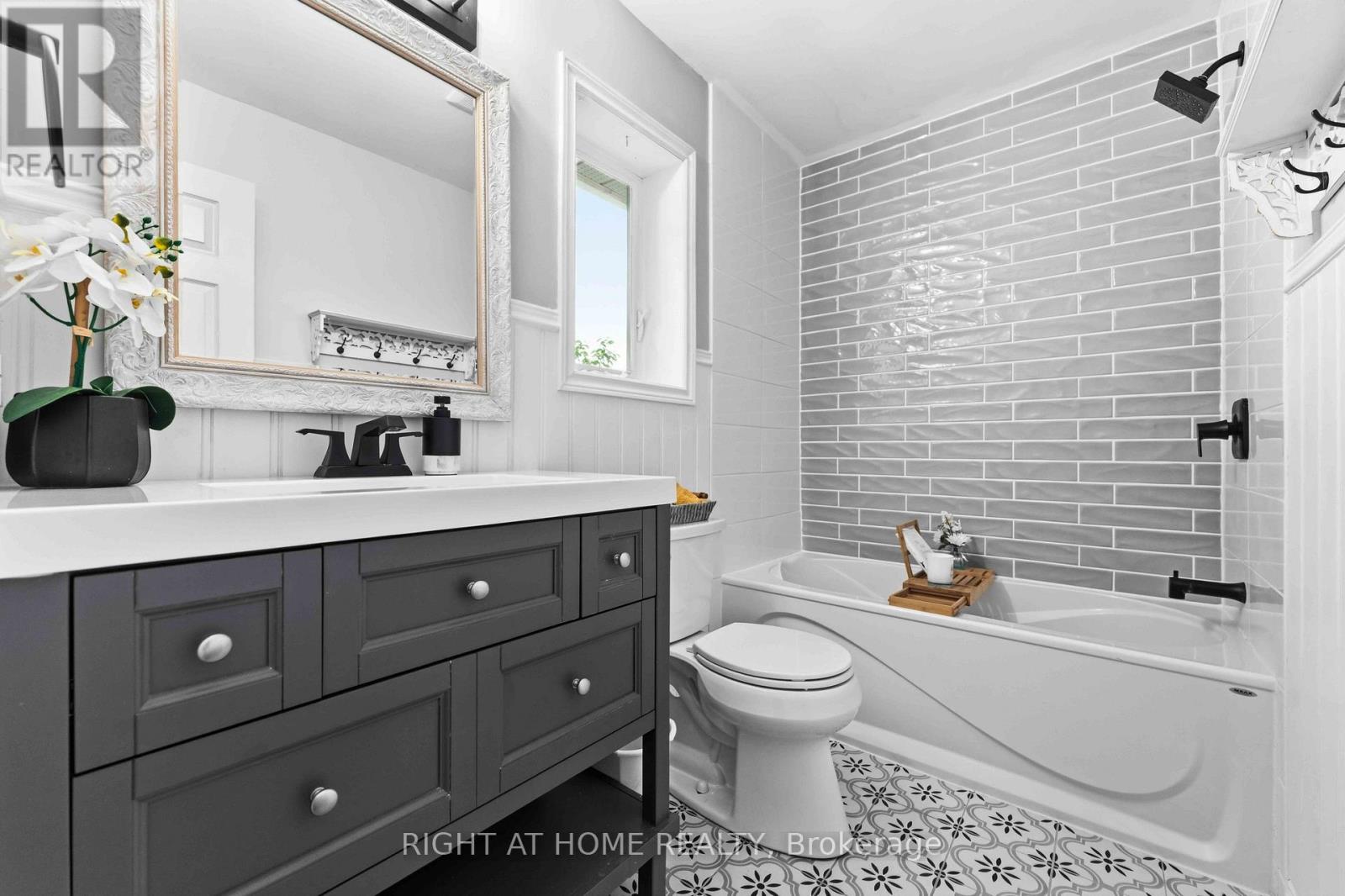 3 Bed, 3 Bath House for Sale in Ottawa – 25 WATERTON CRESCENT, Ottawa – MLS# X13672486 - Image 32