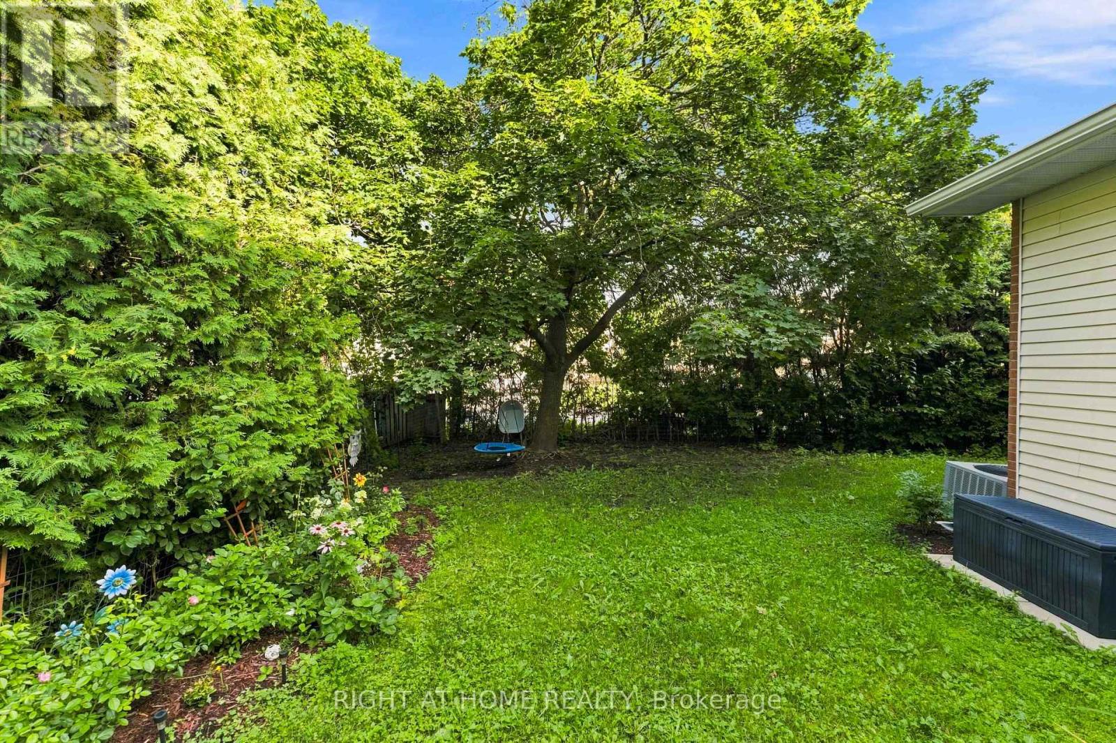25 WATERTON CRESCENT - 39