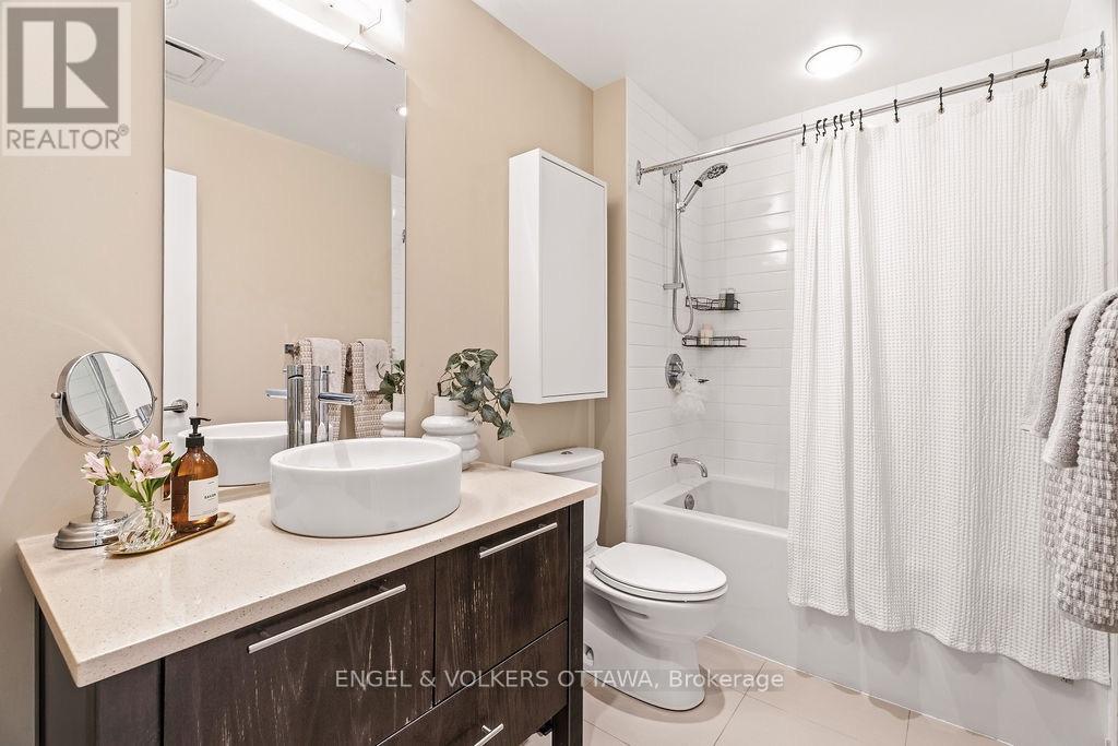 #418 101 RICHMOND ROAD - 19
