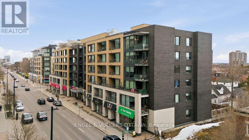 #418 101 RICHMOND ROAD - 34