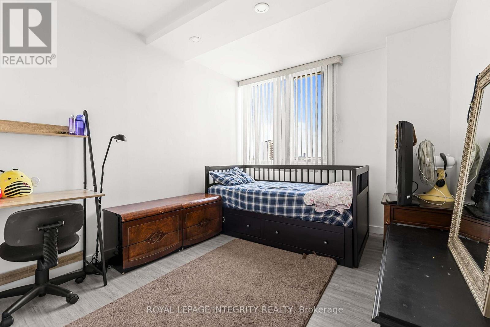 3 Bed, 2 Bath House for Sale in Ottawa – 1406 – 2625 REGINA STREET, Ottawa – MLS# X13672582 - Image 15