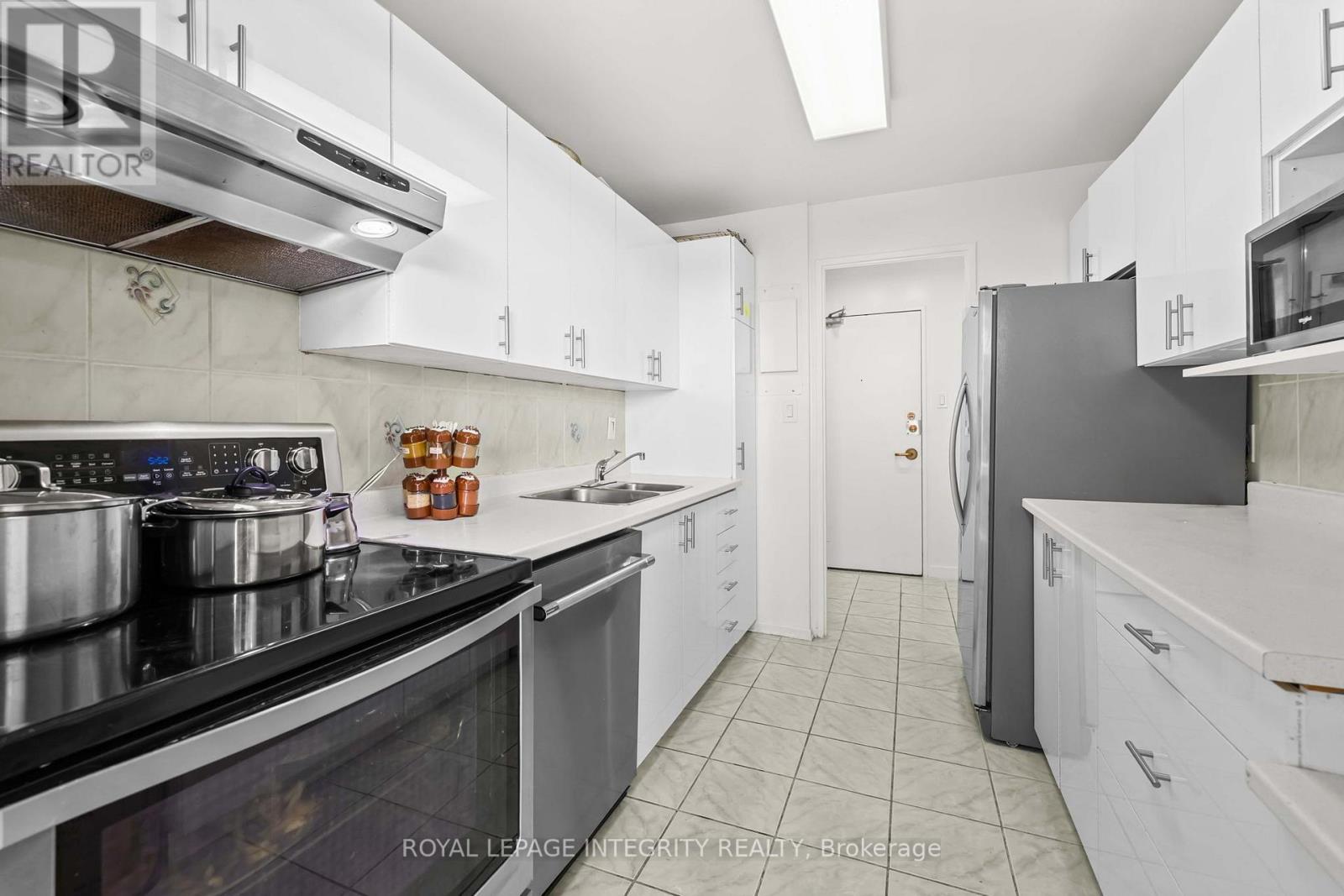 3 Bed, 2 Bath House for Sale in Ottawa – 1406 – 2625 REGINA STREET, Ottawa – MLS# X13672582 - Image 9