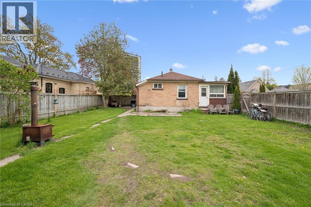 27 ROSEVIEW Avenue - 35