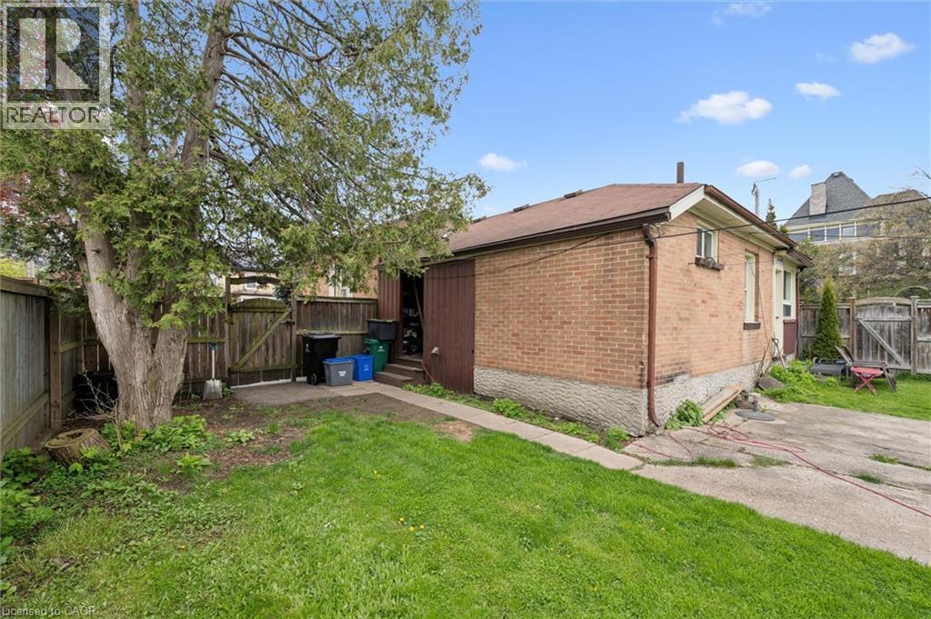 27 ROSEVIEW Avenue - 33