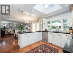 4594 Teviot Place, North Vancouver, BC V7R4M5 Photo 10