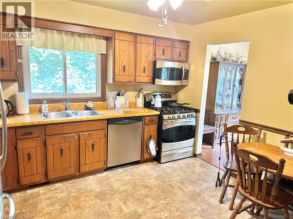 44 DOUGLAS Avenue - Image 10