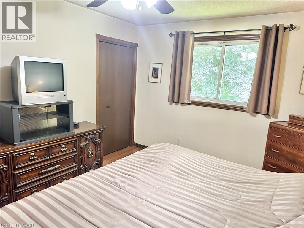 44 DOUGLAS Avenue - 18