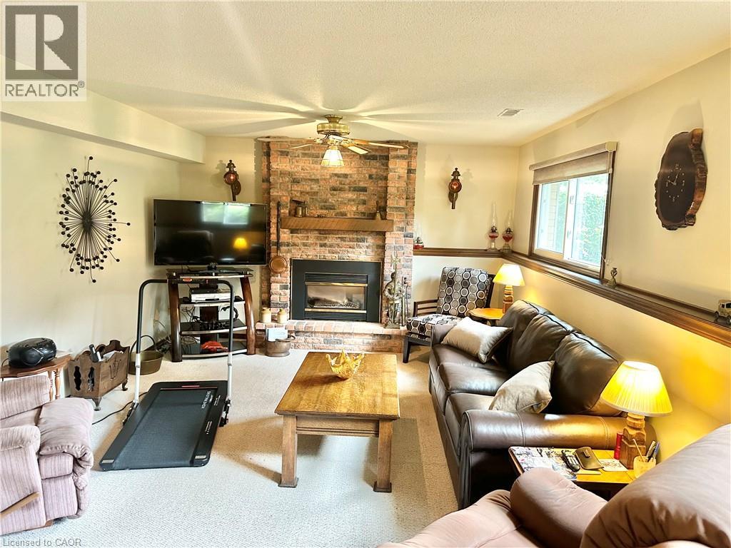 44 DOUGLAS Avenue - 22