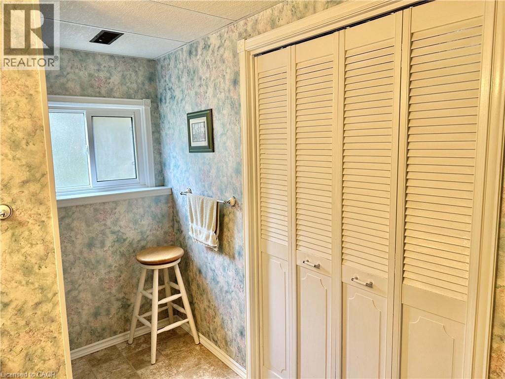 44 DOUGLAS Avenue - 30