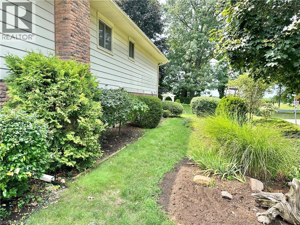 44 DOUGLAS Avenue - 41