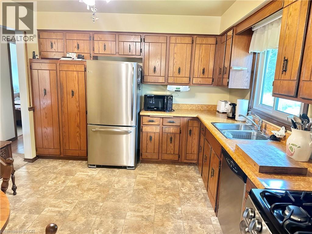 44 DOUGLAS Avenue - 9
