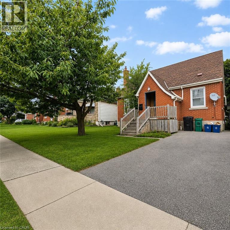 492 COURTLAND Avenue E Unit# Upper — photo 2
