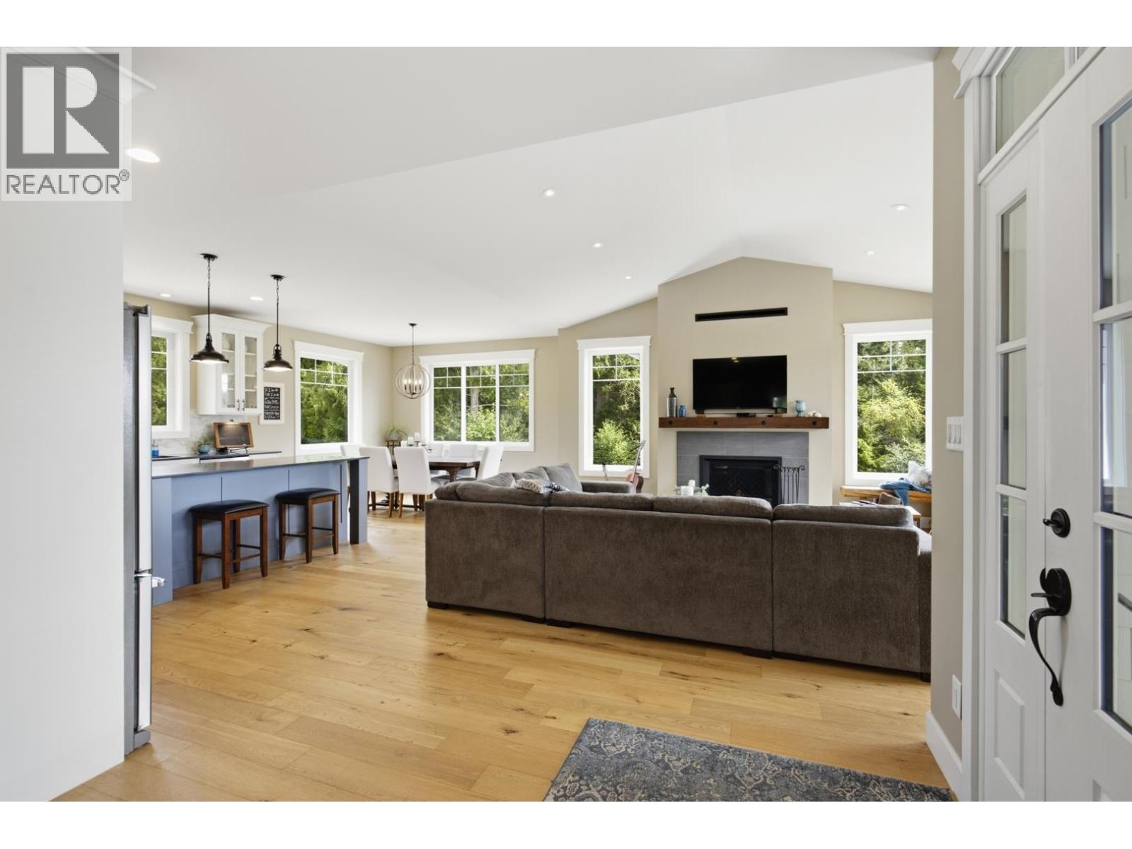 9336 JORGENSEN PLACE, Halfmoon Bay
