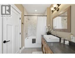 9336 Jorgensen Place, Halfmoon Bay, BC V7Z1B4 Photo 18