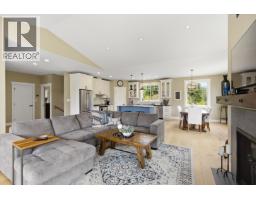 9336 Jorgensen Place, Halfmoon Bay, BC V7Z1B4 Photo 8
