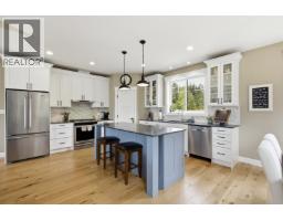 9336 Jorgensen Place, Halfmoon Bay, BC V7Z1B4 Photo 10