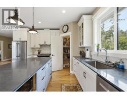 9336 Jorgensen Place, Halfmoon Bay, BC V7Z1B4 Photo 12