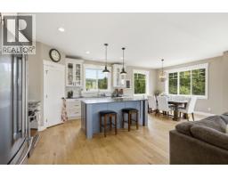 9336 Jorgensen Place, Halfmoon Bay, BC V7Z1B4 Photo 9