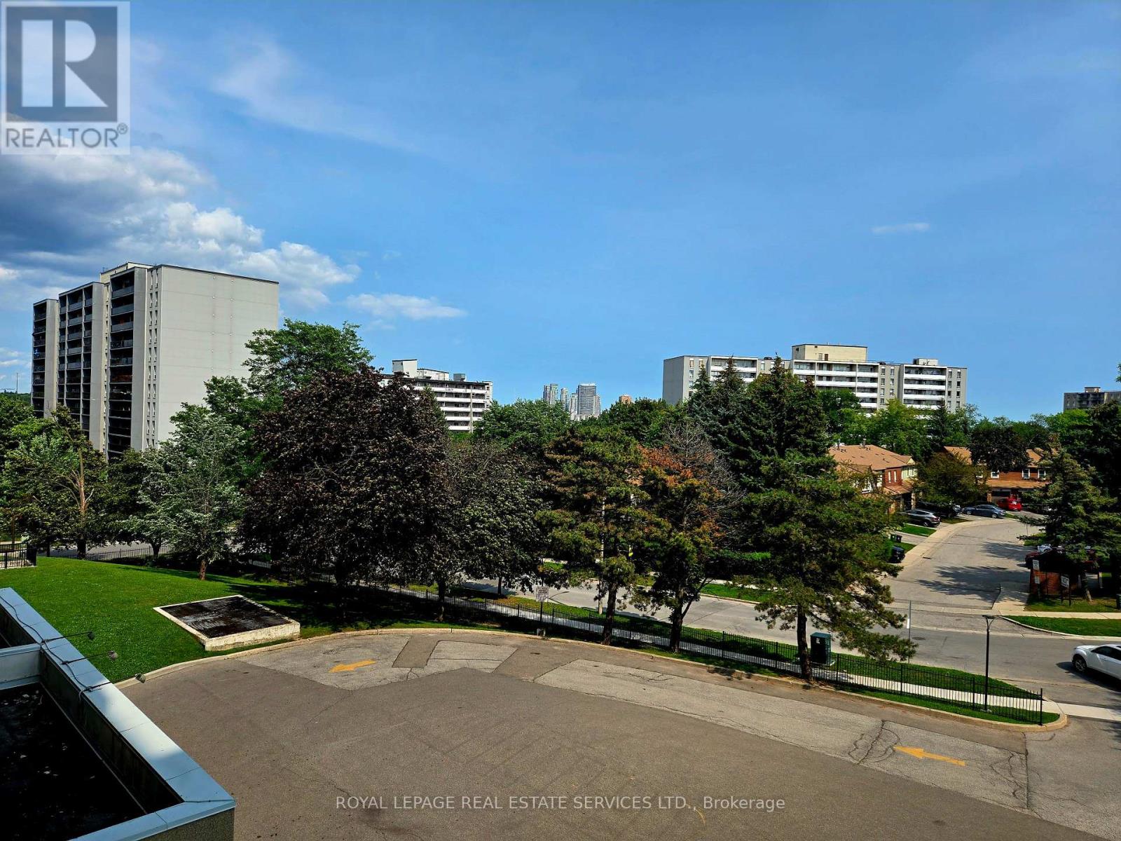 #406 120 DUNDALK DRIVE - 17