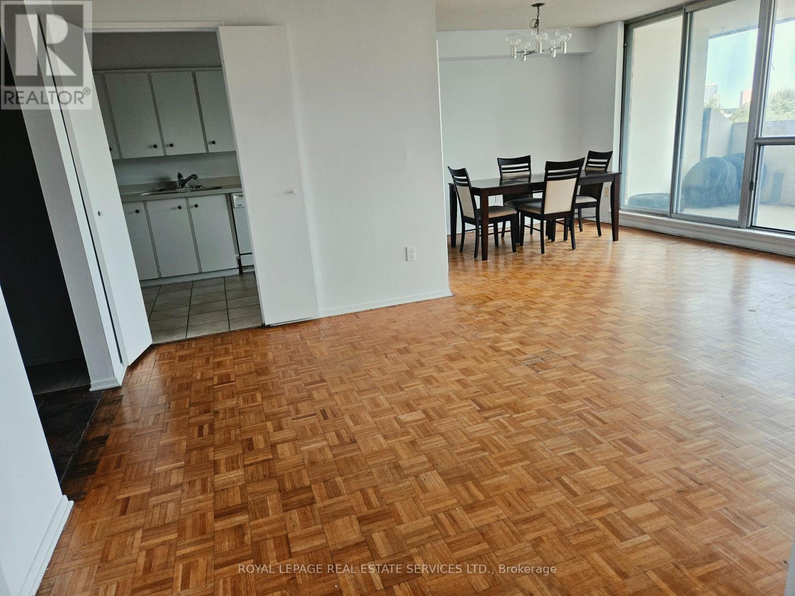 #406 120 DUNDALK DRIVE - 8