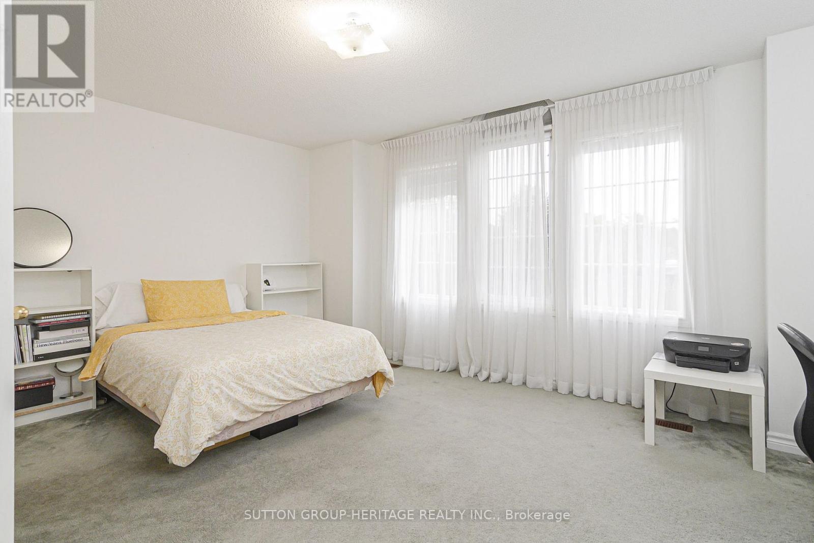4 DIVINE DRIVE - Image 31