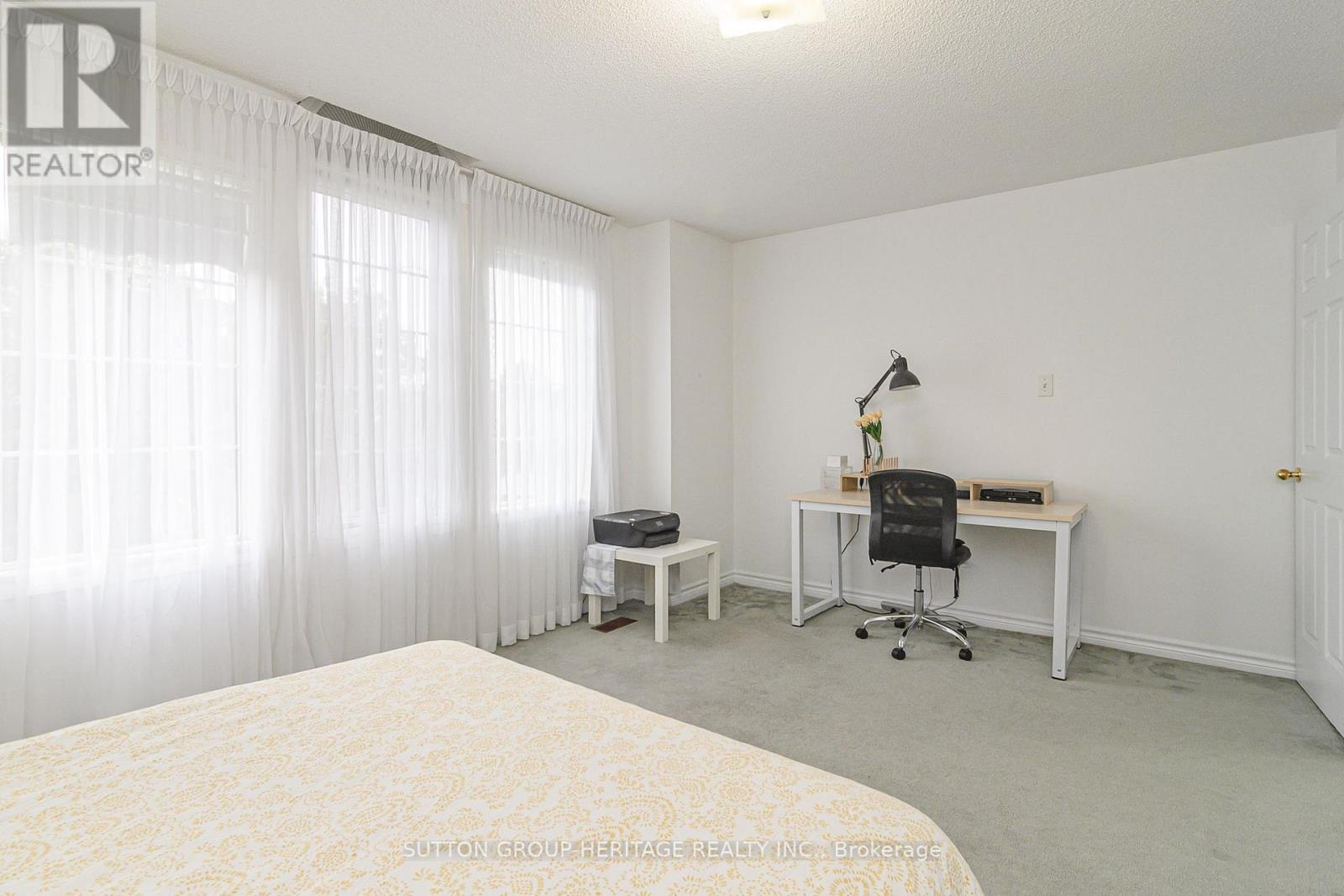 4 DIVINE DRIVE - Image 32