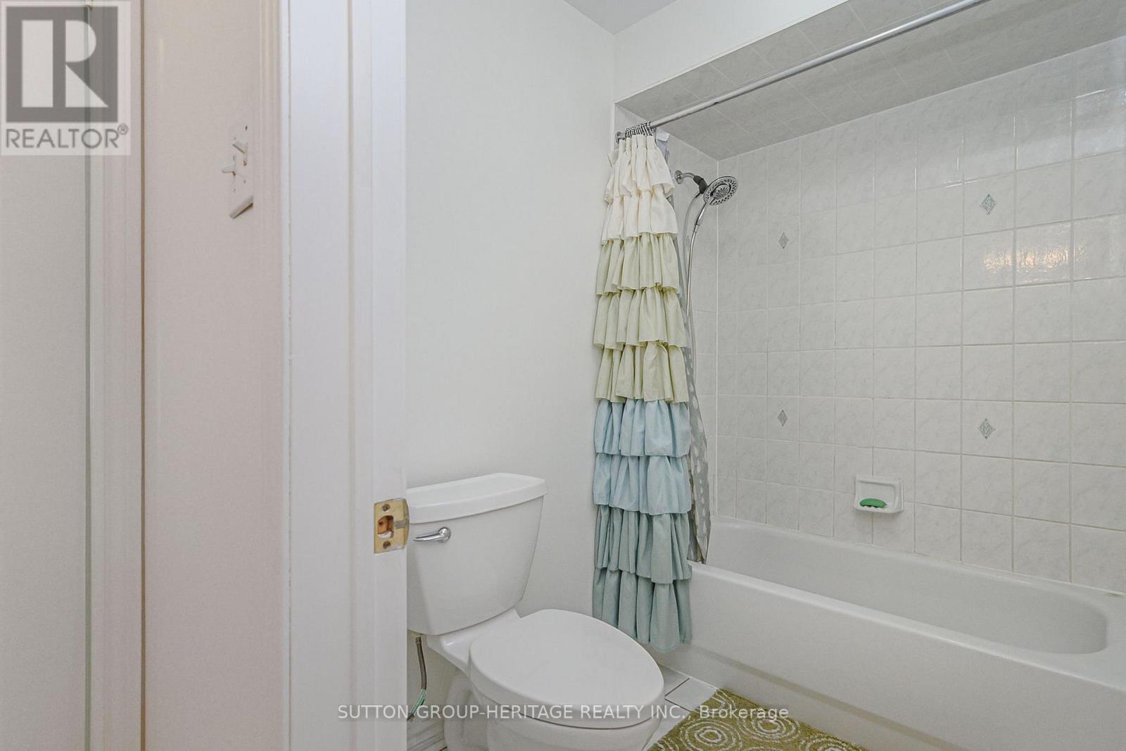 4 DIVINE DRIVE - Image 35