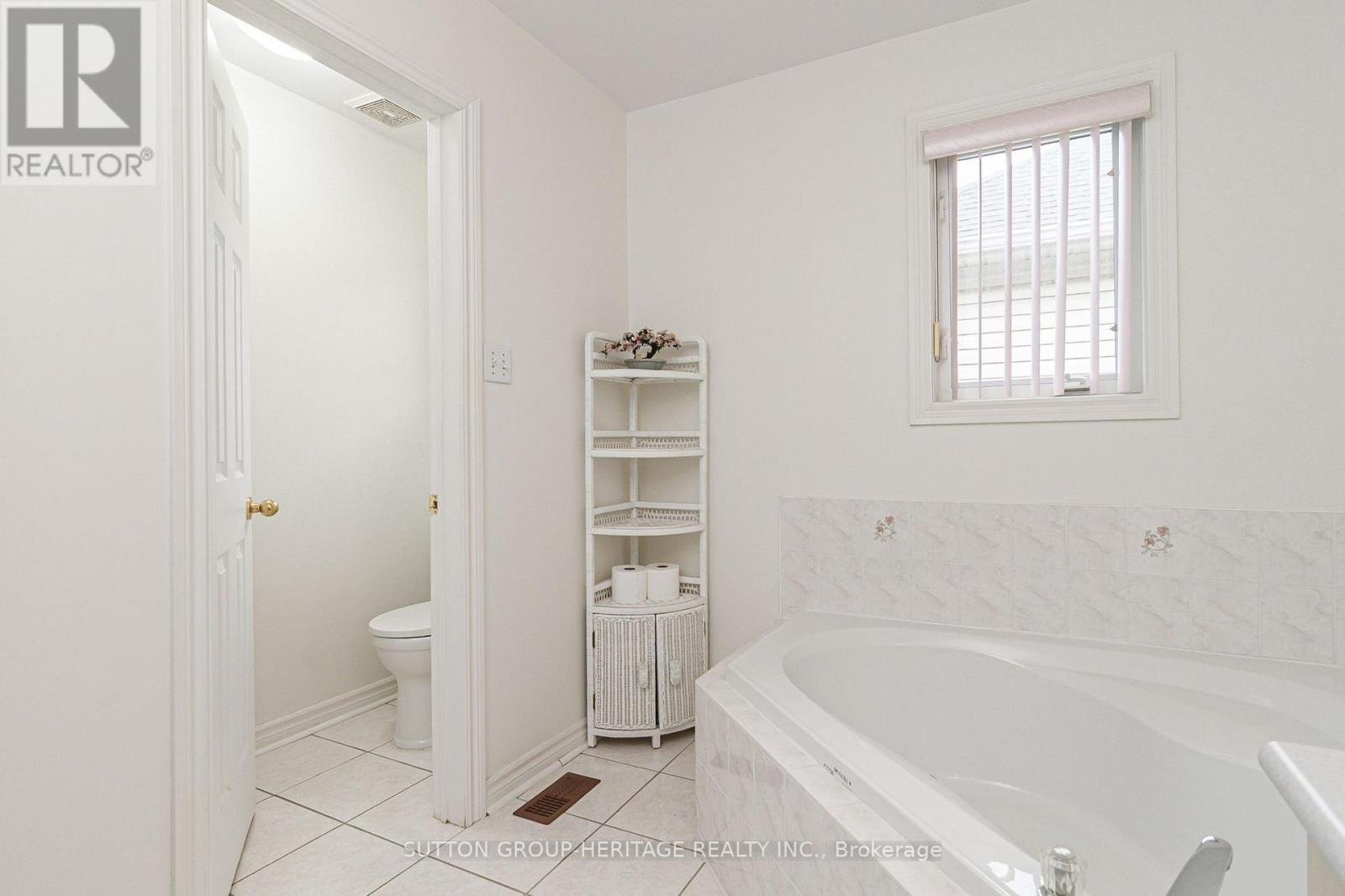 4 DIVINE DRIVE - Image 38