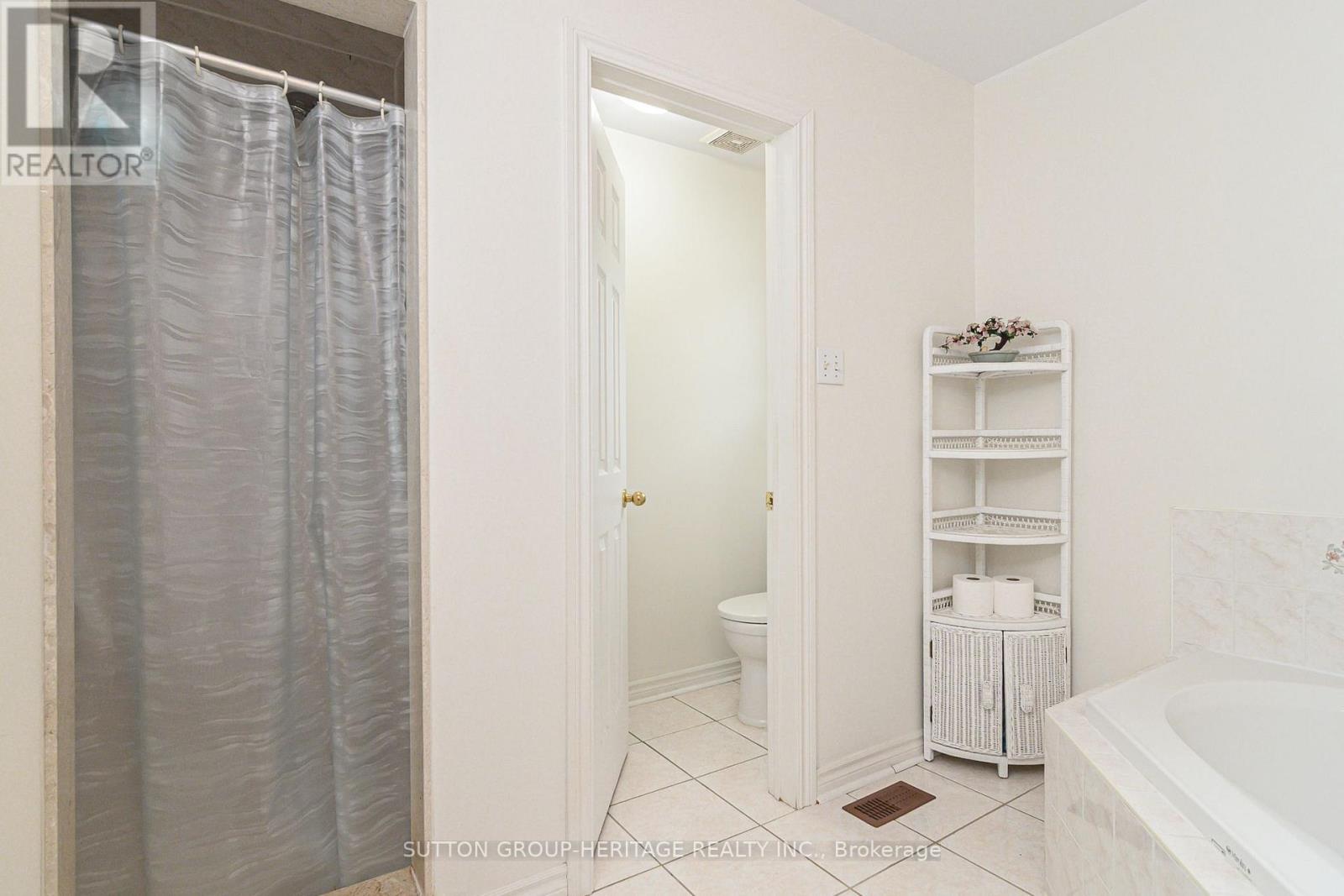 4 DIVINE DRIVE - Image 39