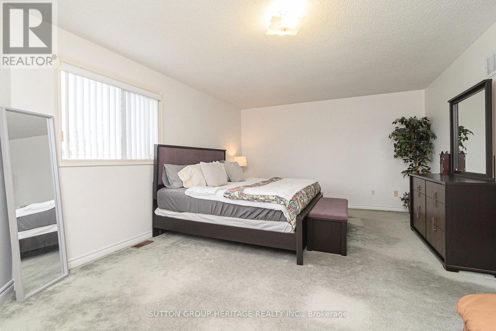 4 DIVINE DRIVE - Image 42