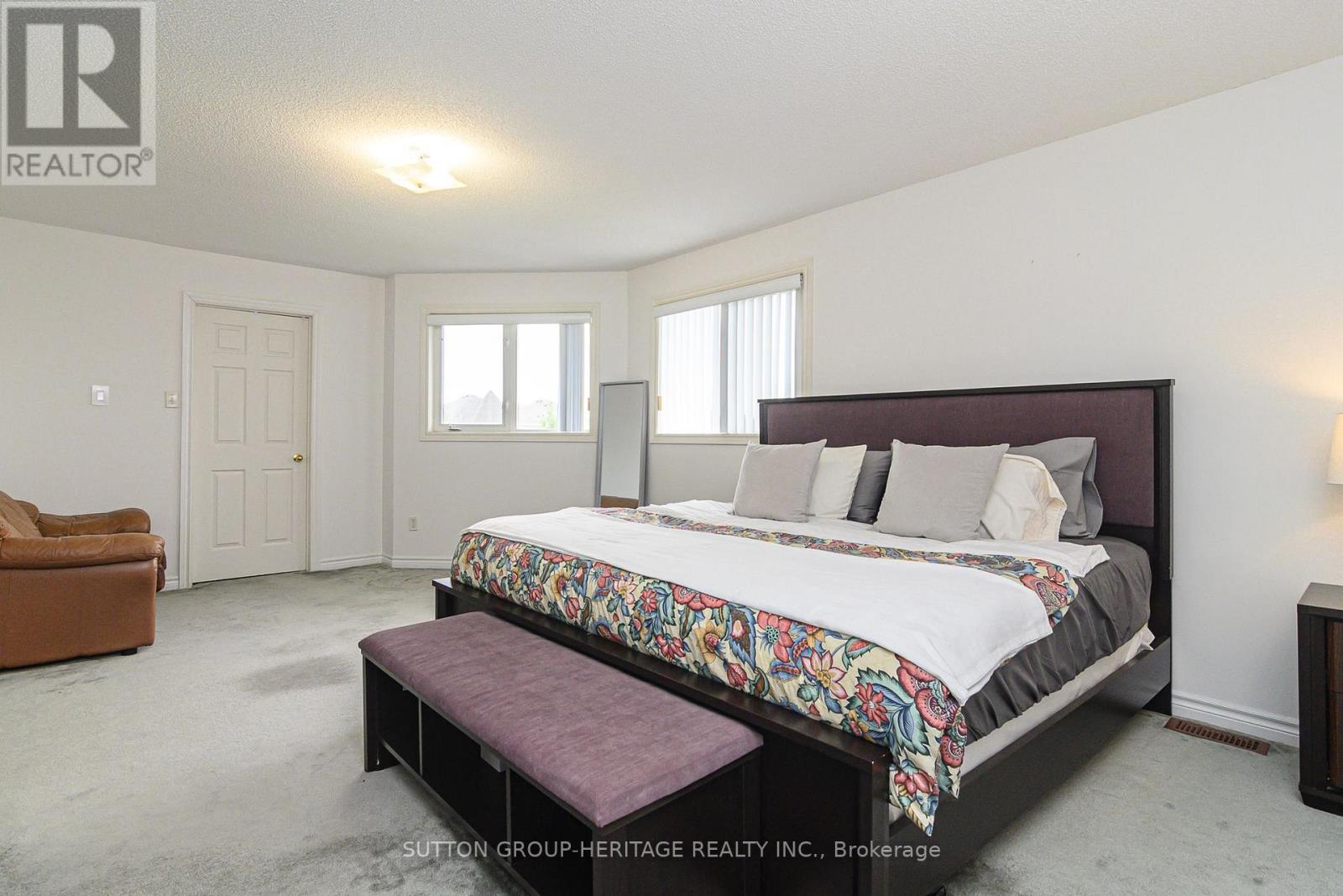 4 DIVINE DRIVE - Image 43