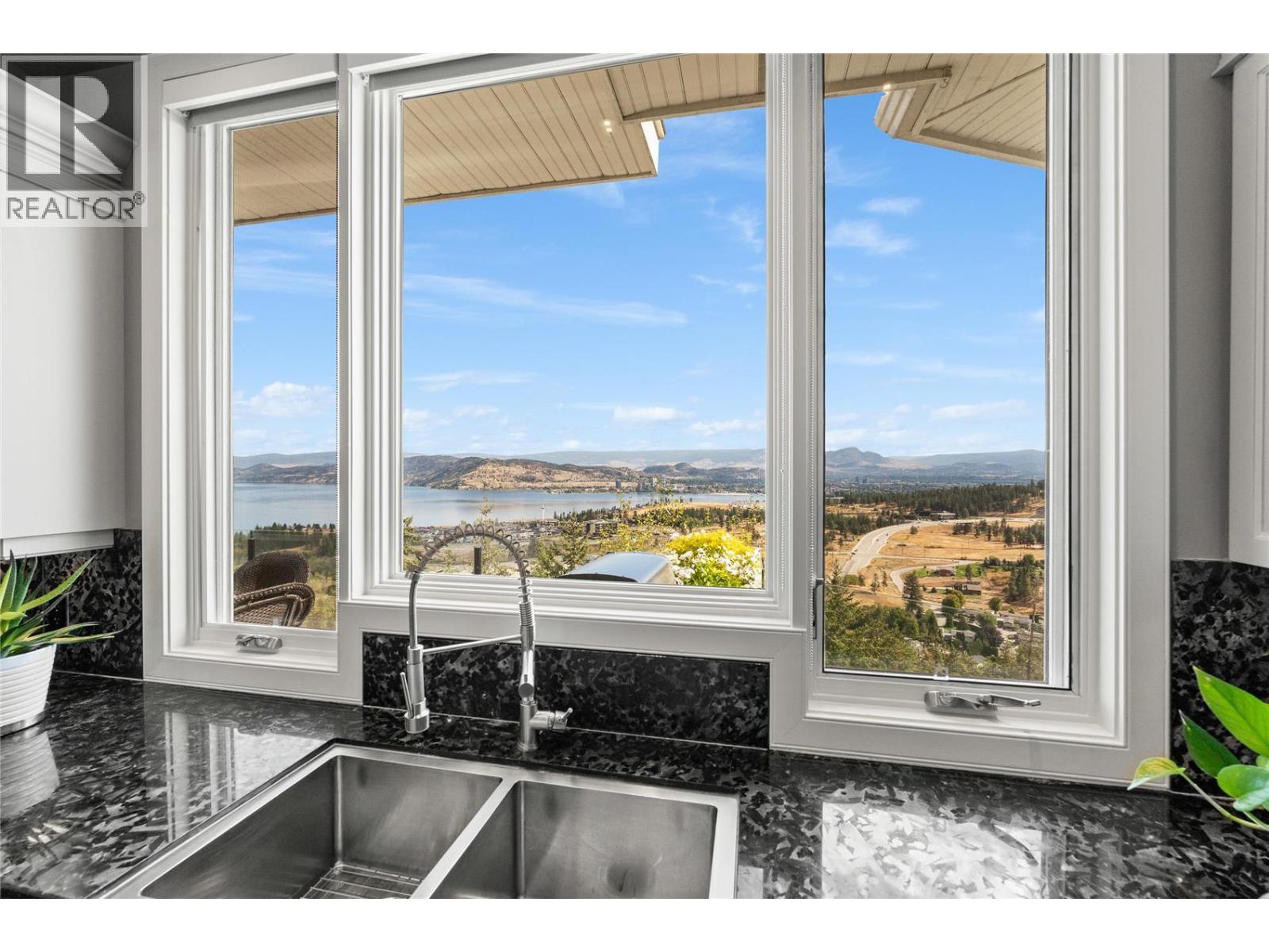 1825 Scott Crescent, West Kelowna
