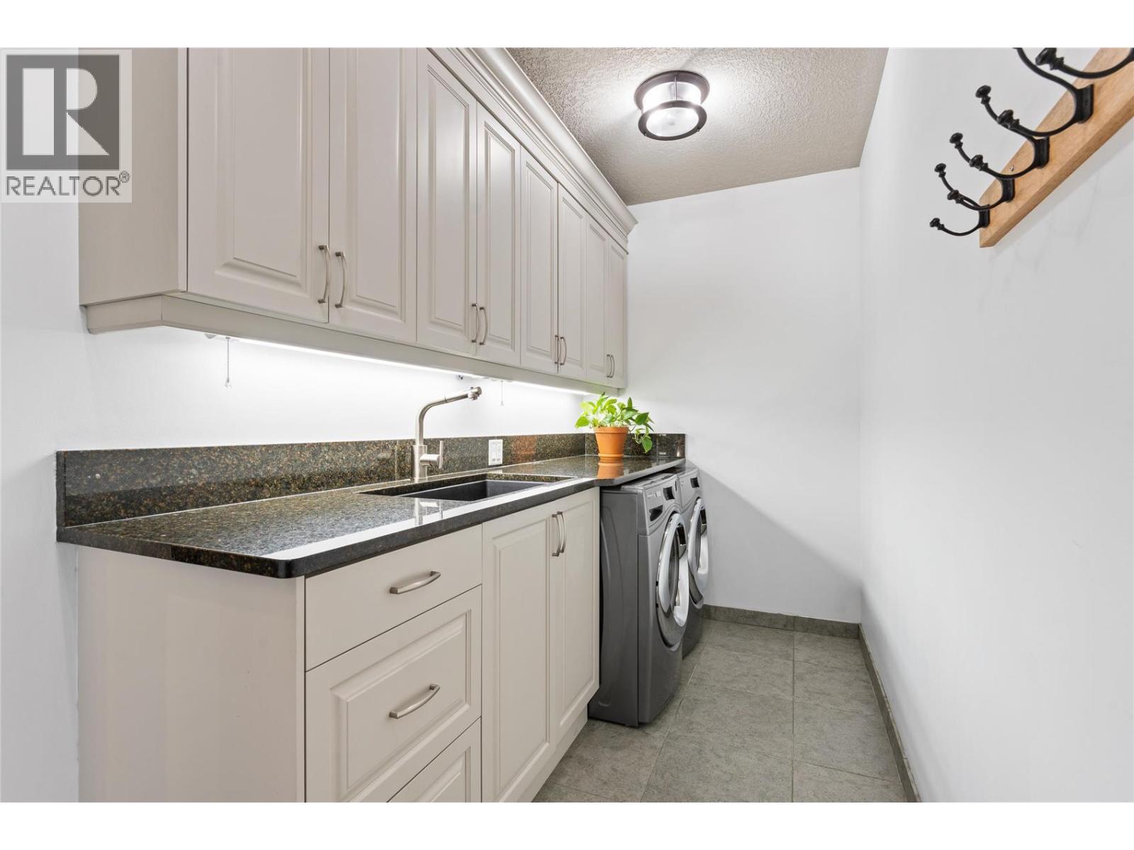 1825 Scott Crescent, West Kelowna