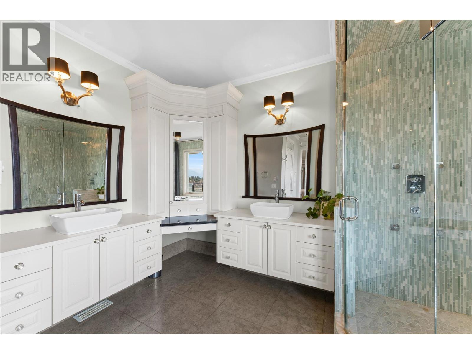 1825 Scott Crescent, West Kelowna