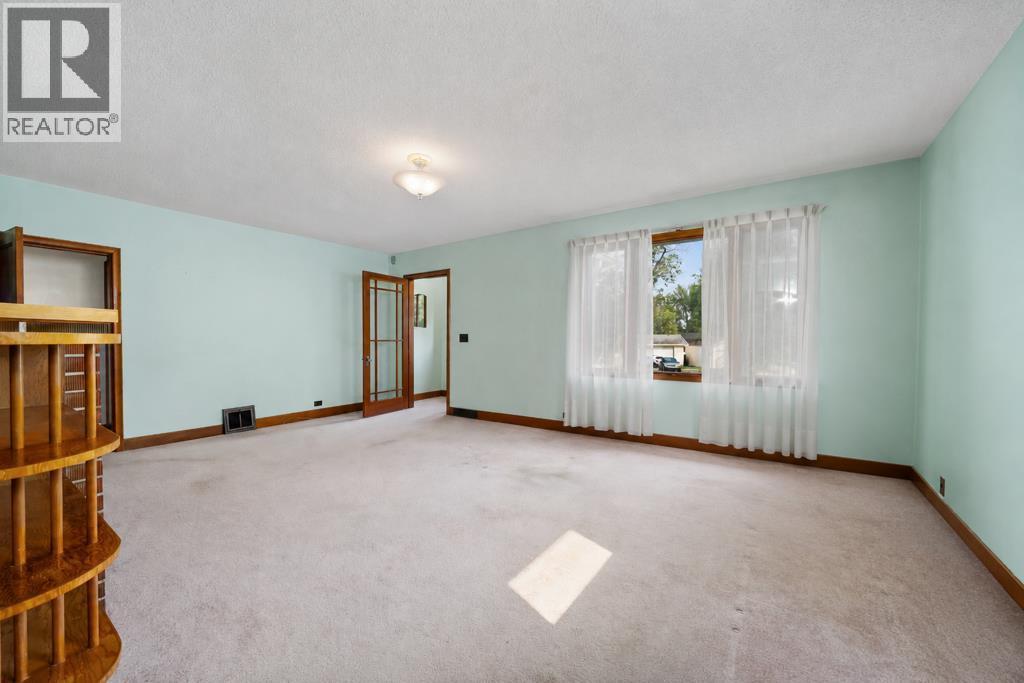 313 6 Street Southeast - Photo 8