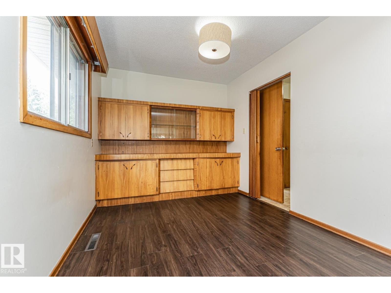 10726 70 AV NW - Image 13