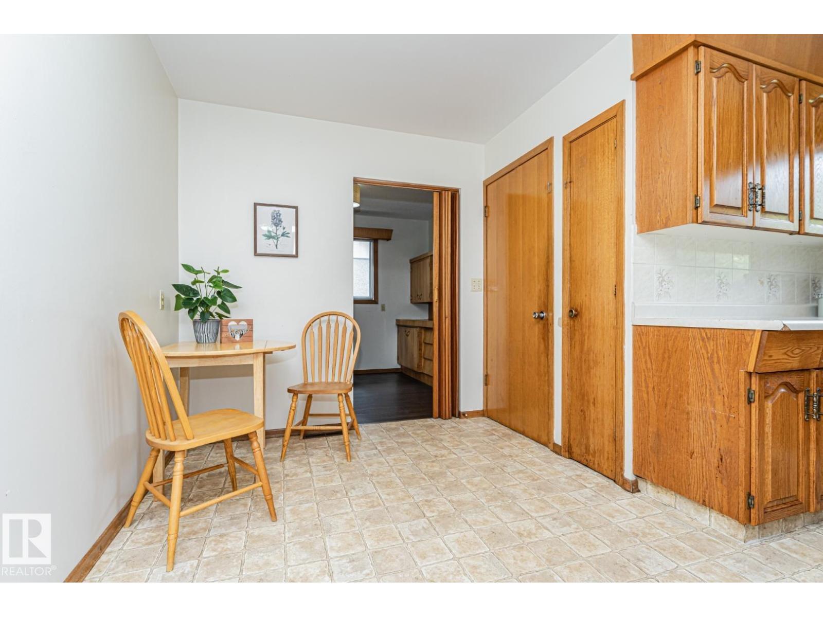 10726 70 AV NW - 15