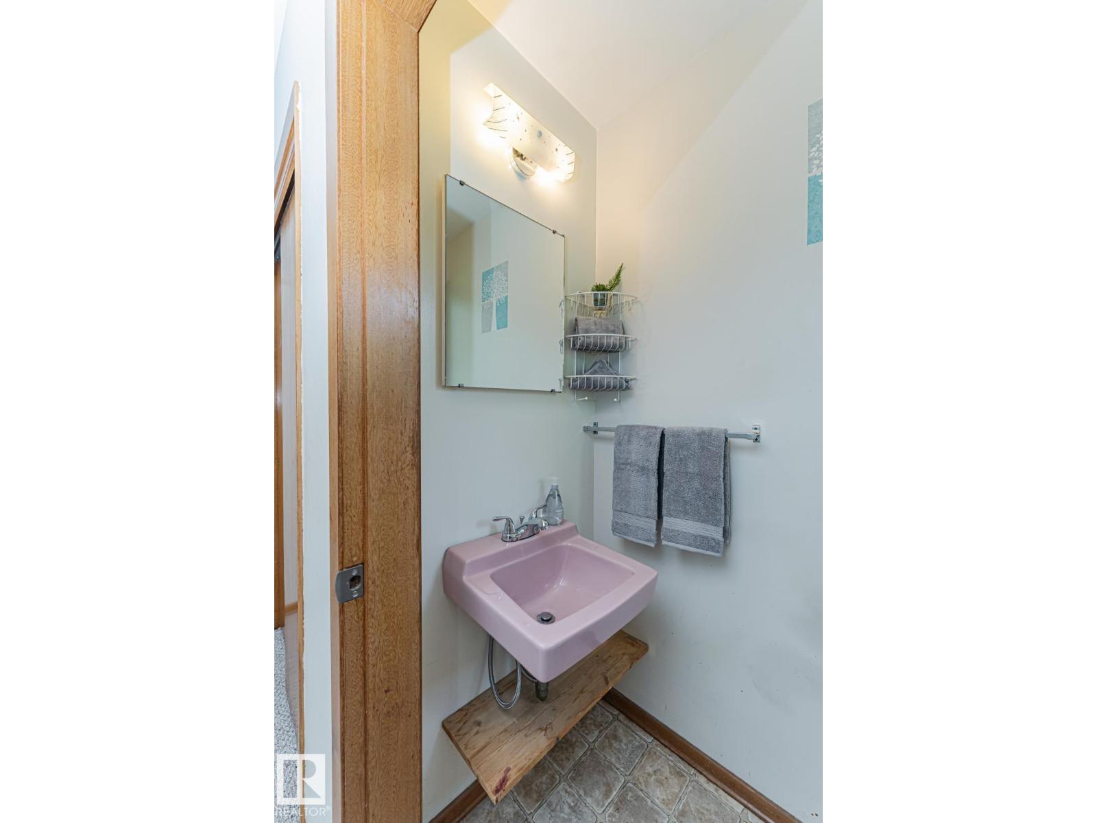 10726 70 AV NW - 24
