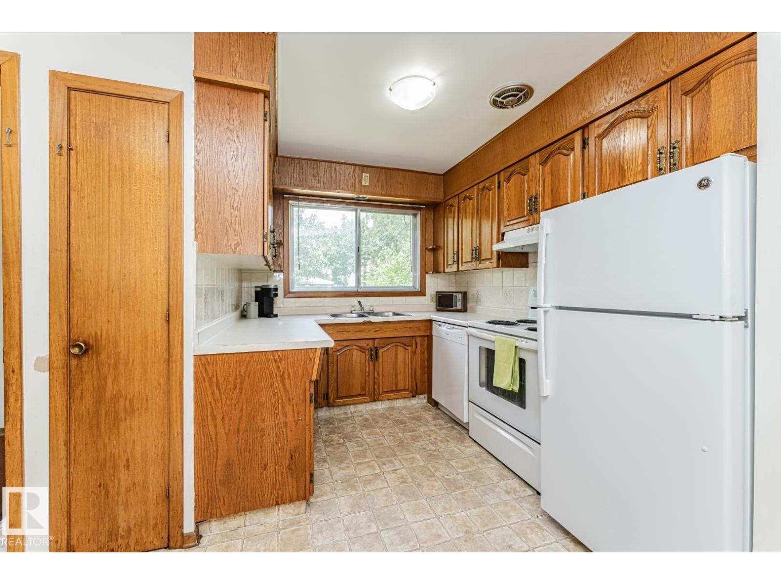 10726 70 AV NW - 18