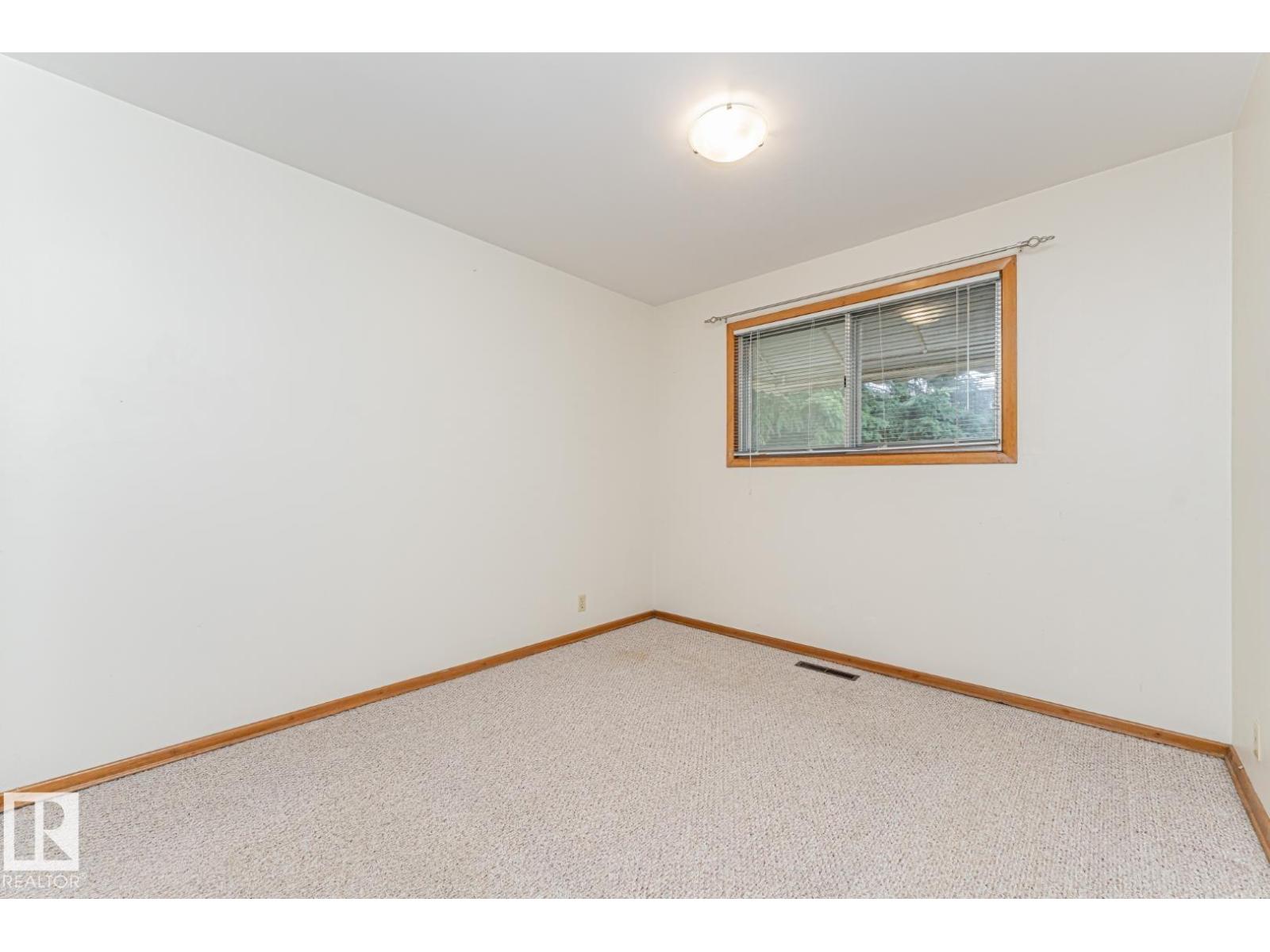 10726 70 AV NW - 27